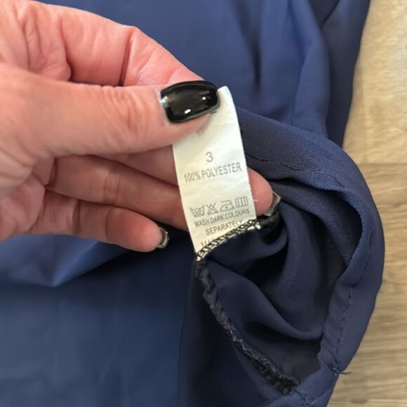 Medium Navy Top. Zipper front. Nice top. - Picture 5 of 5